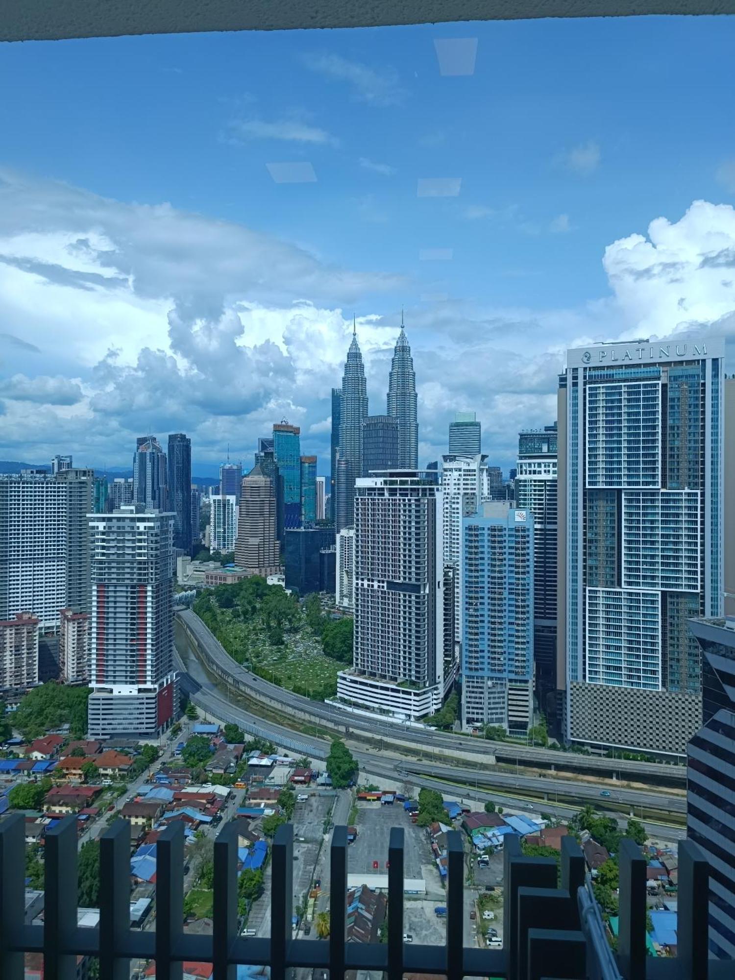 Appartamento Cl 29A Insta Klcc View & Infinity Pool Kuala Lumpur Esterno foto